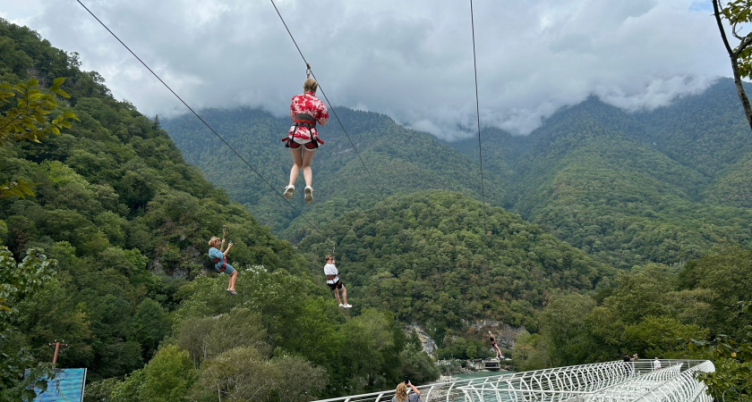 Переехали в дом мечты в Абхазии, обустроились, но спустя год сбежали, бросив почти все вещи: раскрыта истинная причина