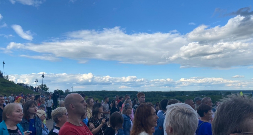 В Кировской области День России отметили раздачей лент и творческими акциями