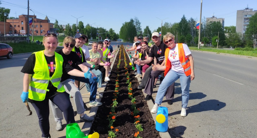 ​​​​​​​Проспект Россия украсили бархатцы