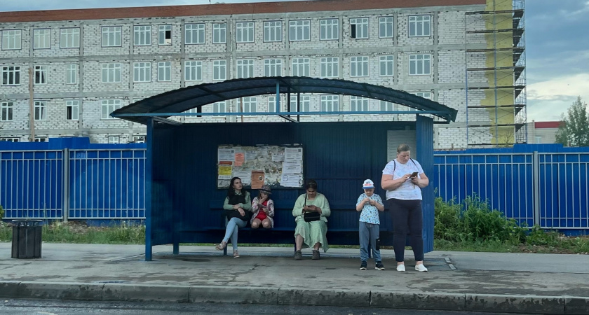 Пассажиров информируют о временном расписании автобуса до станции "Чепецкая"