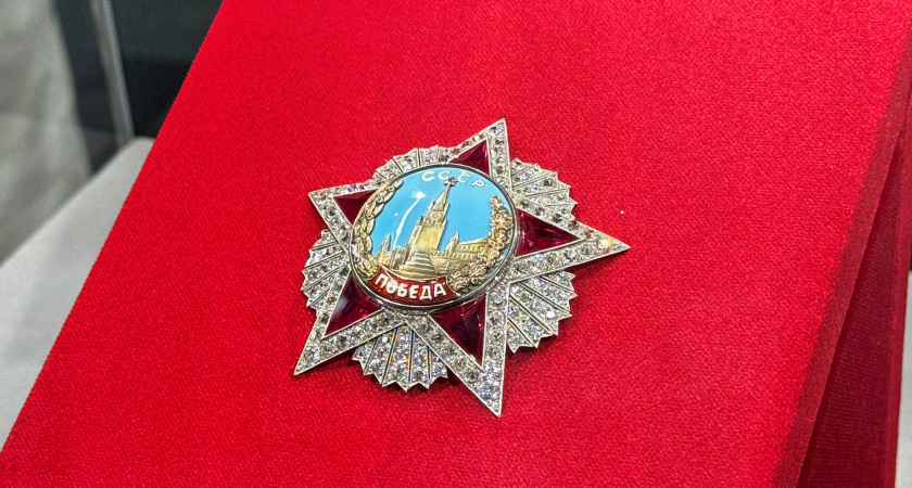 Орден "Победа", предоставленный Гохраном России – центральный элемент стенда "Уралхима" на ПМЭФ-2025