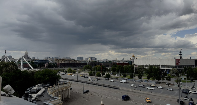 Ледяной циклон навис над Россией: ливни, погодная депрессия и холод до +6 испортят летние дни