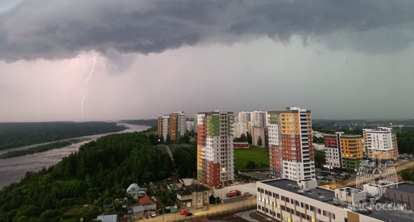 В Кировской области объявлено метеопредупреждение: грозы, ливни и град надвигаются на регион 