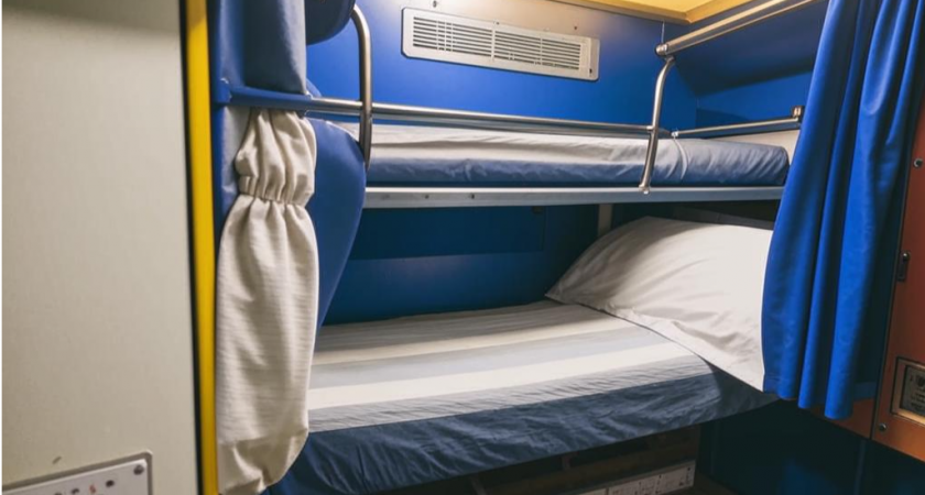 Как реагировать, если мама с детьми просит уступить вашу нижнюю полку в поезде — важные правила