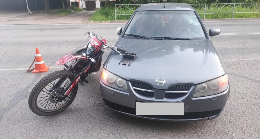 В Кирово-Чепецке Nissan Almera столкнулся с мотоциклом: пострадали два подростка