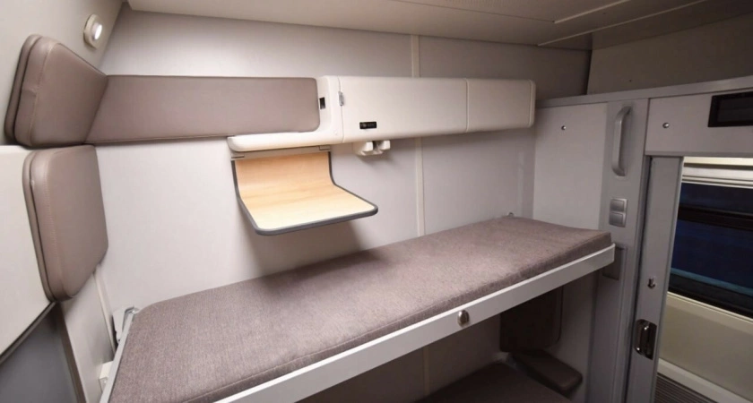 К столику пускать перестанут: в новых вагонах их будут делать прямо наверху