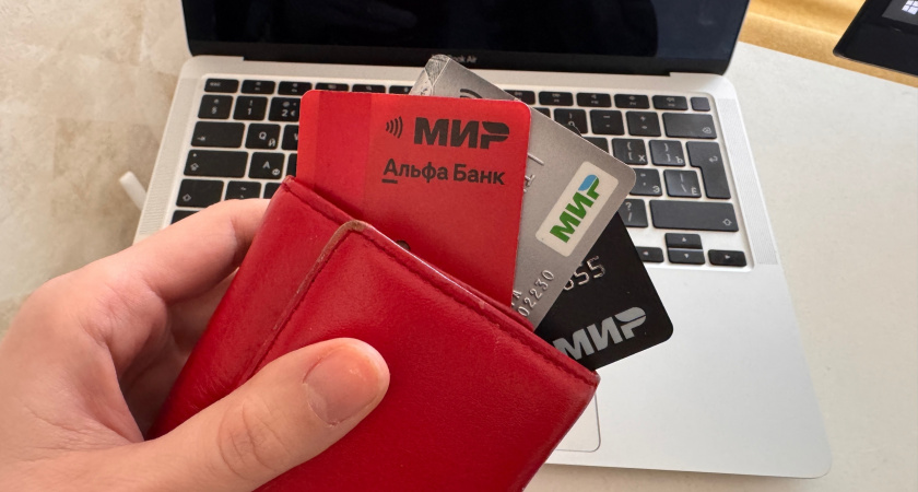 С 1 июля денежные транзакции между картами попадут под налоговый контроль: кто окажется в зоне риска первым