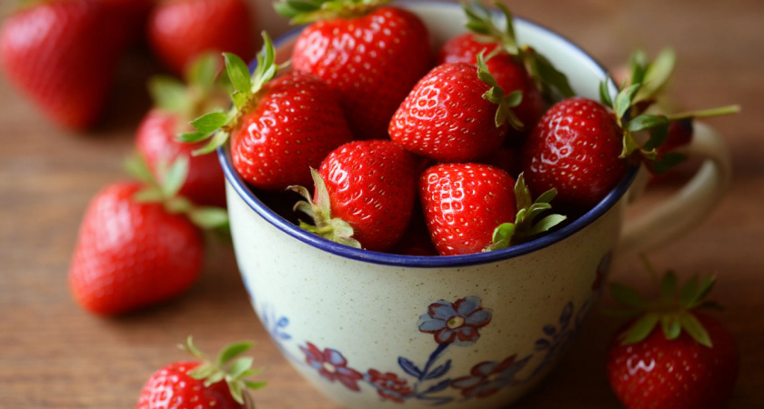 Всё остальное обходите стороной: почему у придорожных торговцев ягодой можно покупать только ДВЕ ягоды