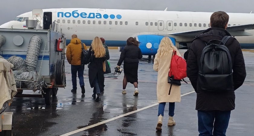 Почему некоторые пассажиры намеренно заходят в самолет последними?