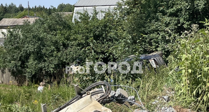 Под Кирово-Чепецком опрокинулось авто: есть пострадавшие