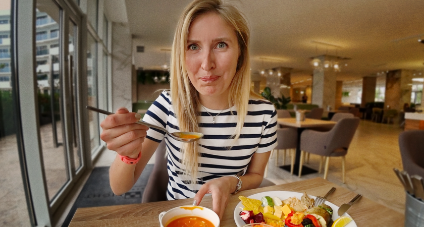 Объедки подают туристам повторно? Правда и ложь про «шведский стол»