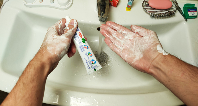 Намажьте руки зубной пастой и удивитесь, как станет лучше