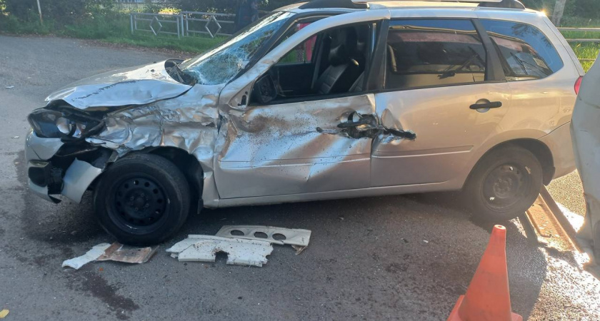 Автобус и легковушка не поделили дорогу в Кирово-Чепецке: появились детали ДТП