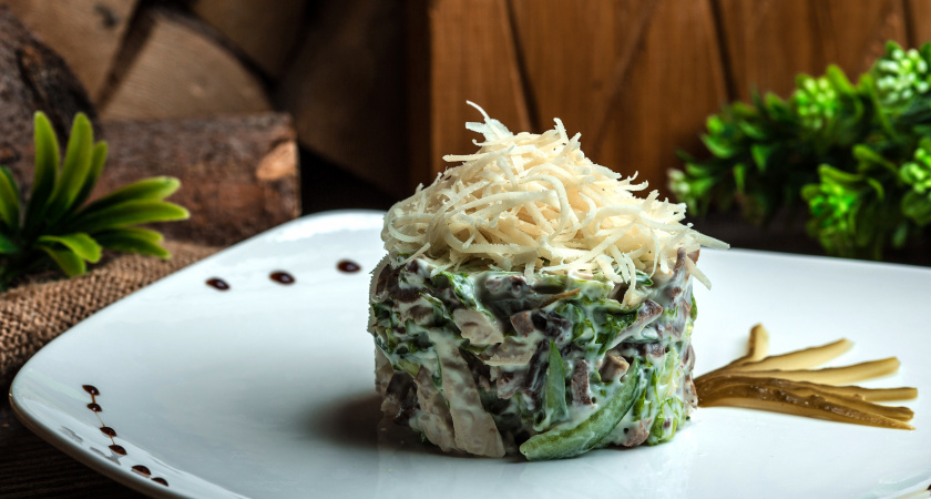 Интуристы ими наслаждались. Советские салаты из ресторанов «Золотого кольца»