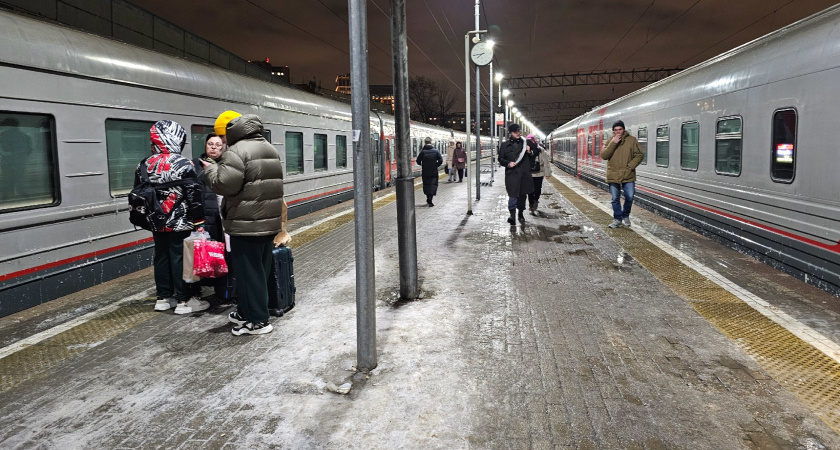 "На улице -31, а мужчины на платформе курят в шортах!". Как британка ехала на российском поезде