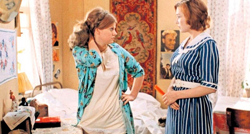 5 причин, почему в СССР носили комбинацию под одеждой: многослойность по-советски