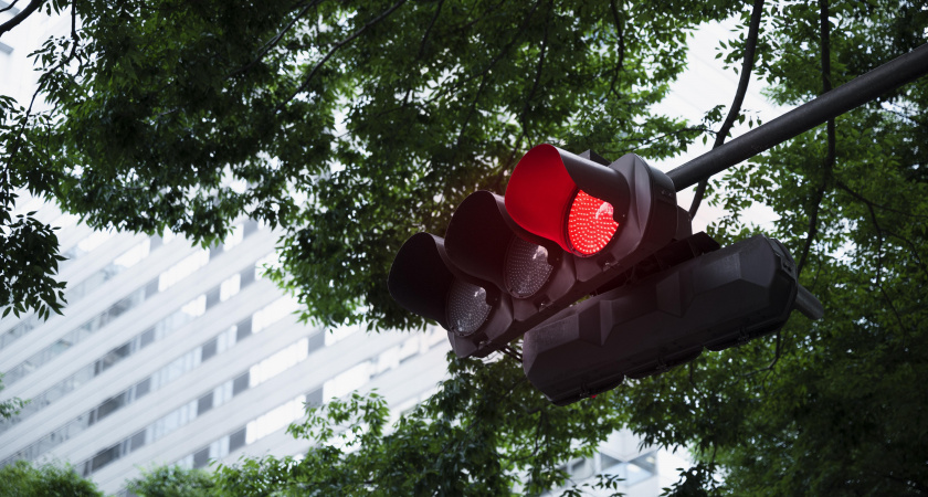 ГАИ пояснила - что делать, если вы уже пересекли стоп-линию и загорелся красный сигнал светофора