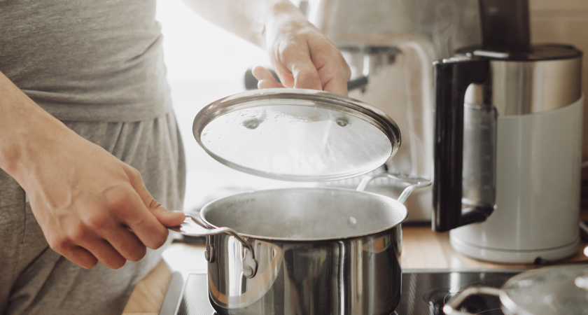 Беру 1 таблетку для посудомойки, и стеклянные крышки, как новые: ни жира, ни грязи