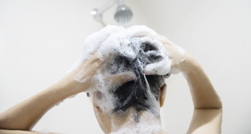 Почему нельзя мыться, когда работает стиральная машина: ответ сантехников может расстроить