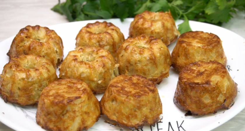 Беру капусту, 3 яйца и готовлю капустные котлеты в духовке. Обожаю их со сметанкой. Даже дети едят с огромным удовольствием