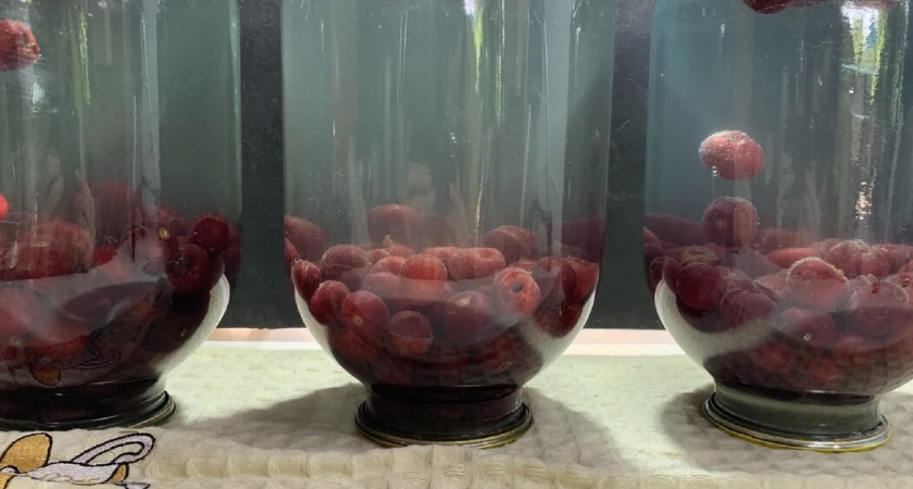 Не стерилизую, не варю: любой компот закатываю на зиму быстро, за 15 минут по 20 банок за раз