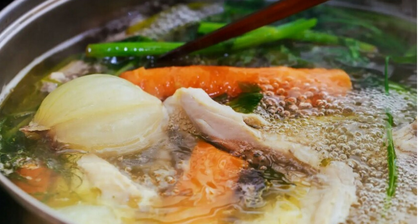 Про бульон: вот почему не нужно сливать первую воду - есть 3 причины. Как мы сливаем вкус и крепость: шеф-повара советуют