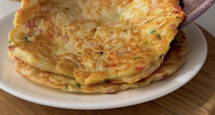 Когда хочется домашней выпечки, но нет времени на раскатку и ожидание: рецепт «хитрой» лепёшки