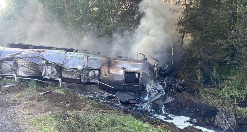 Смертельное ДТП произошло на трассе "Вятка": столкнулись грузовик и трактор