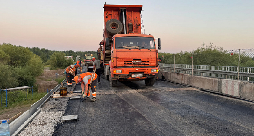В Чепецком районе завершили асфальтирование моста через реку Полой