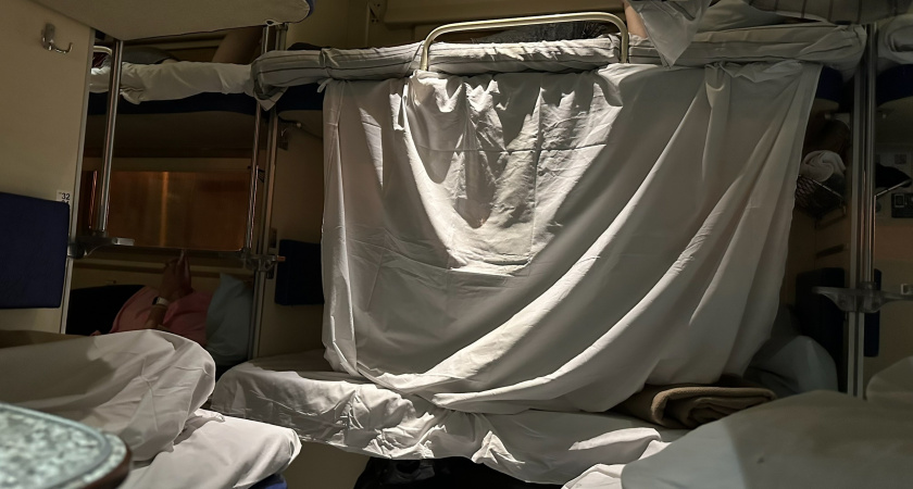 Признания проводницы РЖД: за занавесками в плацкарте охи-вздохи, и каждый рейс у пассажиров что-нибудь пропадает