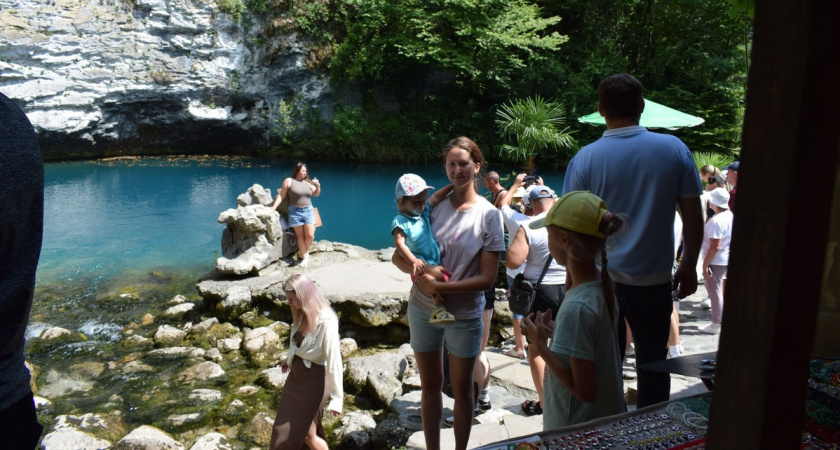 В некоторых мес­тах мне от­ка­зы­ва­ли из-за ре­бен­ка: от­зыв о Пи­цун­де за 200 тысяч