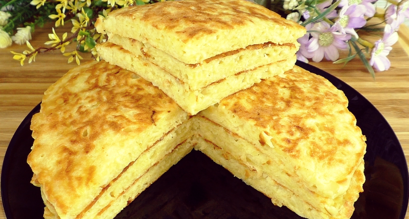 Беру 500 г сырой картошки и готовлю лепёшки на сметане, пышные и нежные, отличный завтрак или перекус