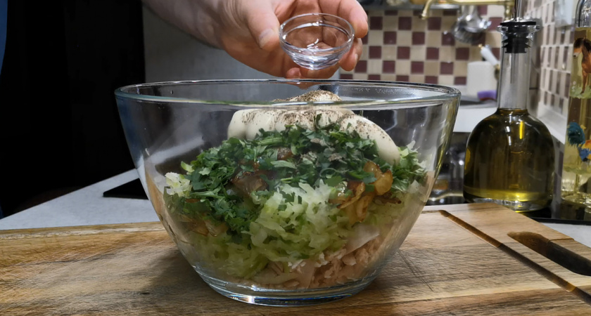 Этому салату с редькой до сих пор нет равных. Уж сколько лет готовлю, а как только подумаю, аппетит сразу зашкаливает