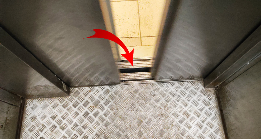 Почему я всегда жду 3 секунды перед тем, как выйти из лифта. Лифтёр объяснил