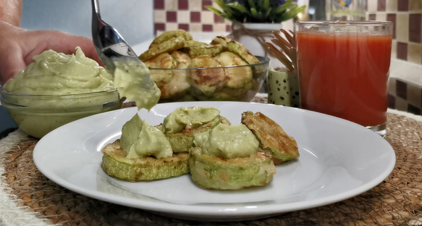 Никогда еще не готовила кабачки с такой вкуснющей заправкой, даже в голову не приходило. А сочетание изумительное и рецепт простейший