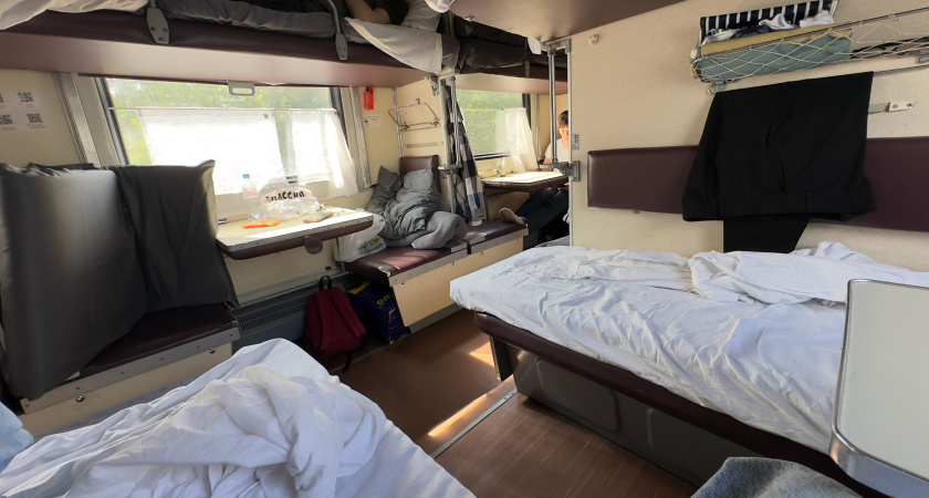 Вот почему в поездах постельное белье всегда влажное: проводник признался - вам будет очень неприятно