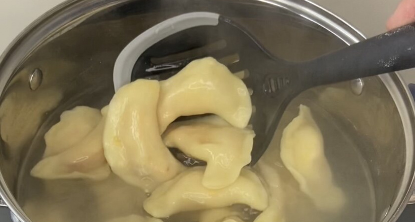 «Солнечные» вареники, которые нужно приготовить хотя бы один раз в году: тесто никогда не разваривается начинка, начинка всегда на месте