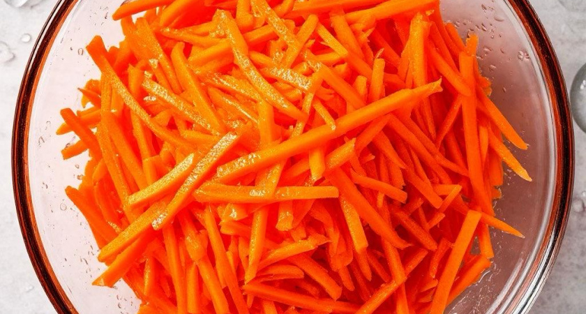 Так свежую морковь мало кто готовит, а это очень вкусно и просто в приготовлении