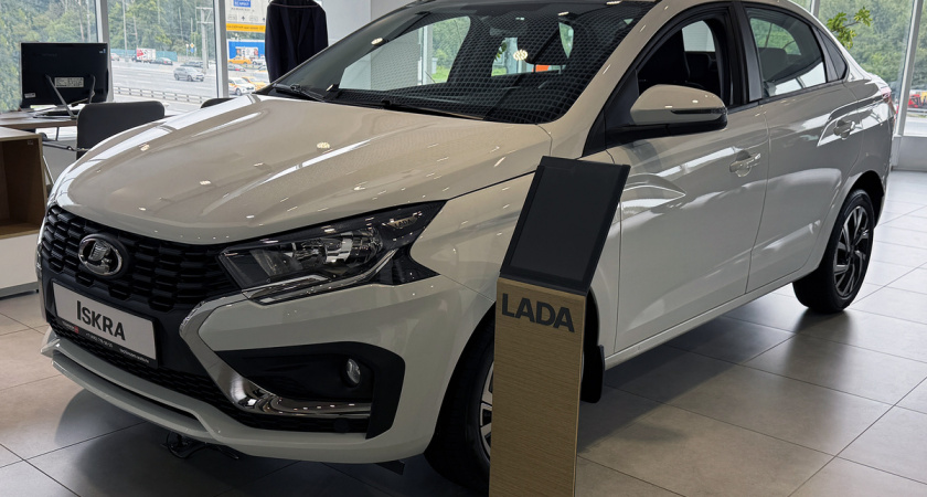 Lada Iskra приехала к дилерам: показываю, сколько она стоит и чем оснащена