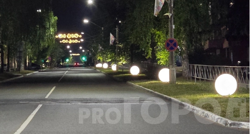 Две улицы в Кирово-Чепецке украсили светящимися шарами ко Дню города