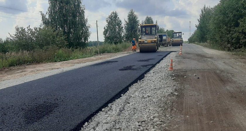 В Кировской области на автодороге Фаленки - Леваны началась укладка асфальта