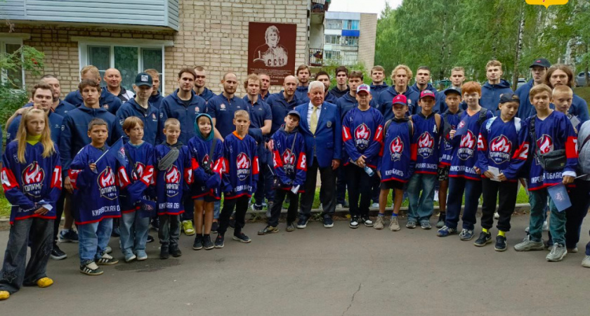 В Чепецке открыли мемориальную доску в честь хоккеиста Александра Мальцева
