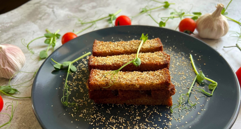 Вот что можно приготовить из обычного хлеба: чесночные гренки как в ресторане