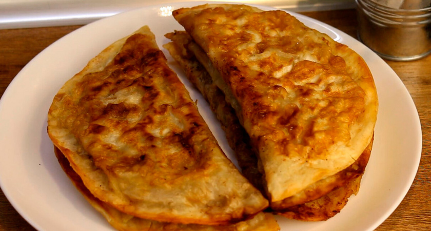 Беру обычный тонкий лаваш и фарш: готовлю вкуснятину, которая заменит чебуреки, самый ленивый способ (вкусный и быстрый завтрак)