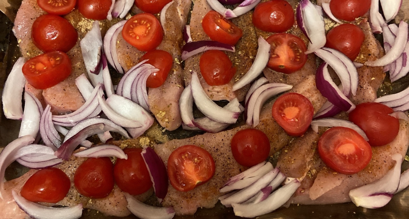 Курицу больше не мариную перед жаркой и запеканием. Замачиваю в особом рассоле - мягче и сочнее курицы не ела