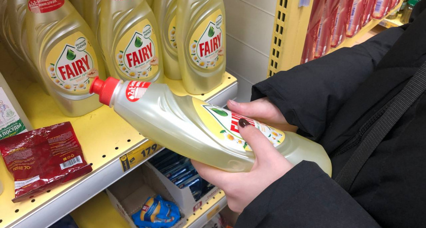 Снял крышку от средства для мытья посуды и нашёл ей лучшее применение