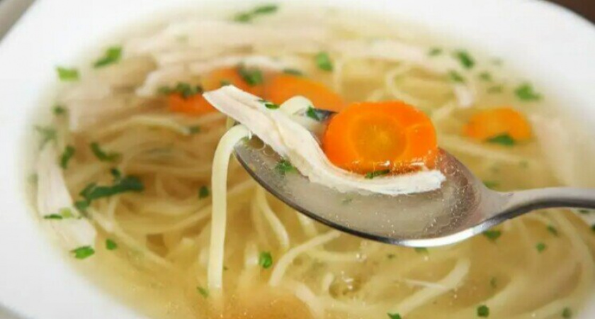 Про куриный бульон: вот от чего зависит вкус, крепость, прозрачность и красота: 3 хитрости