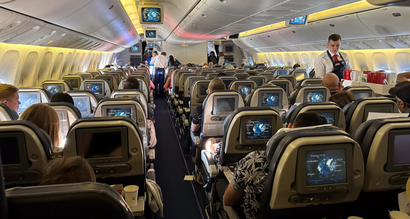 Каких мест в самолётах стоит избегать, если хочется лететь с комфортом