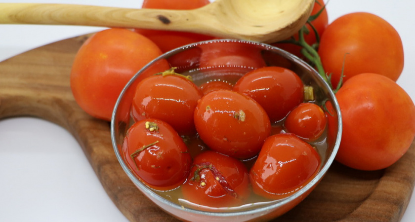 Добавляю в маринованные помидоры копеечную приправу из СССР. Соседки выпрашивают рецепт после дегустации моих заготовок