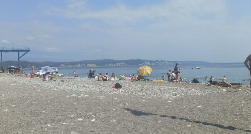 За доступным отдыхом люди поехали не на Юг, а в Чебол: вода тёплая, нет жары и толп, в 2 раза дешевле Абхазии, а, главное, рады гостям